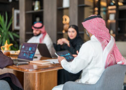 القيادة و الكفاءات، بناء صلاحيات القرار و أنظمة الكوادر