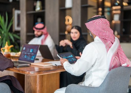 القيادة و الكفاءات، بناء صلاحيات القرار و أنظمة الكوادر