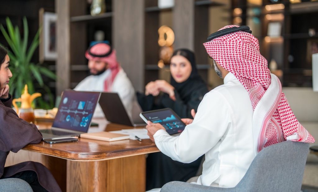 القيادة و الكفاءات، بناء صلاحيات القرار و أنظمة الكوادر